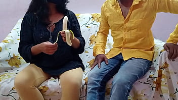 Desi sister's special banana sex in Indian XXX porn with clear Hindi audio